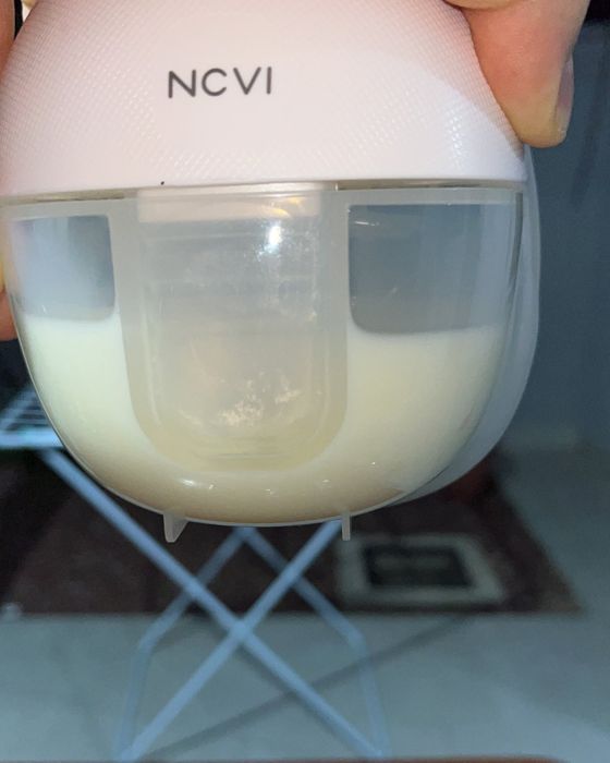 A bomba elétrica NCVI, que usei para extrair o leite em casa.